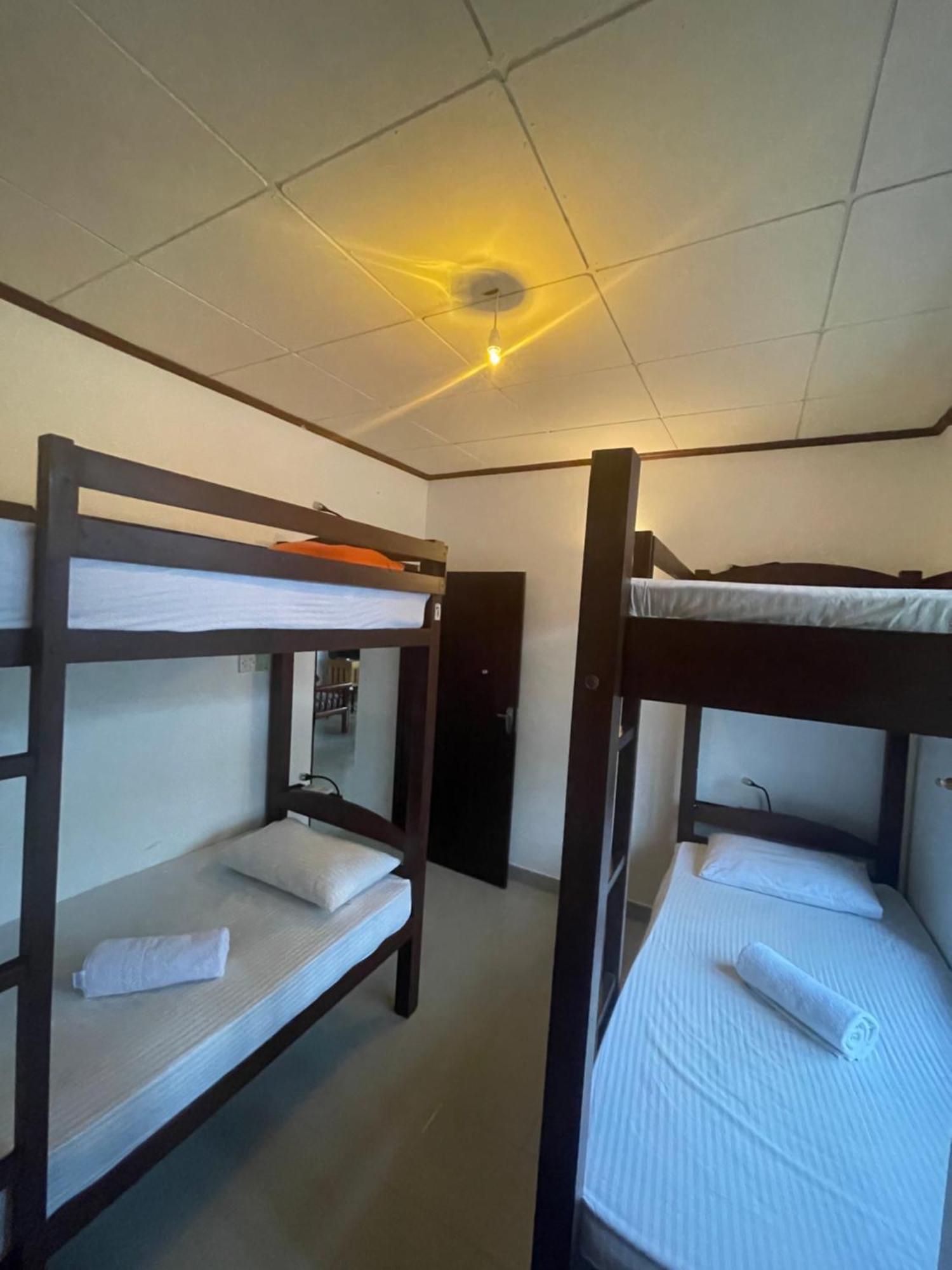 Sky Hostel Негомбо Экстерьер фото